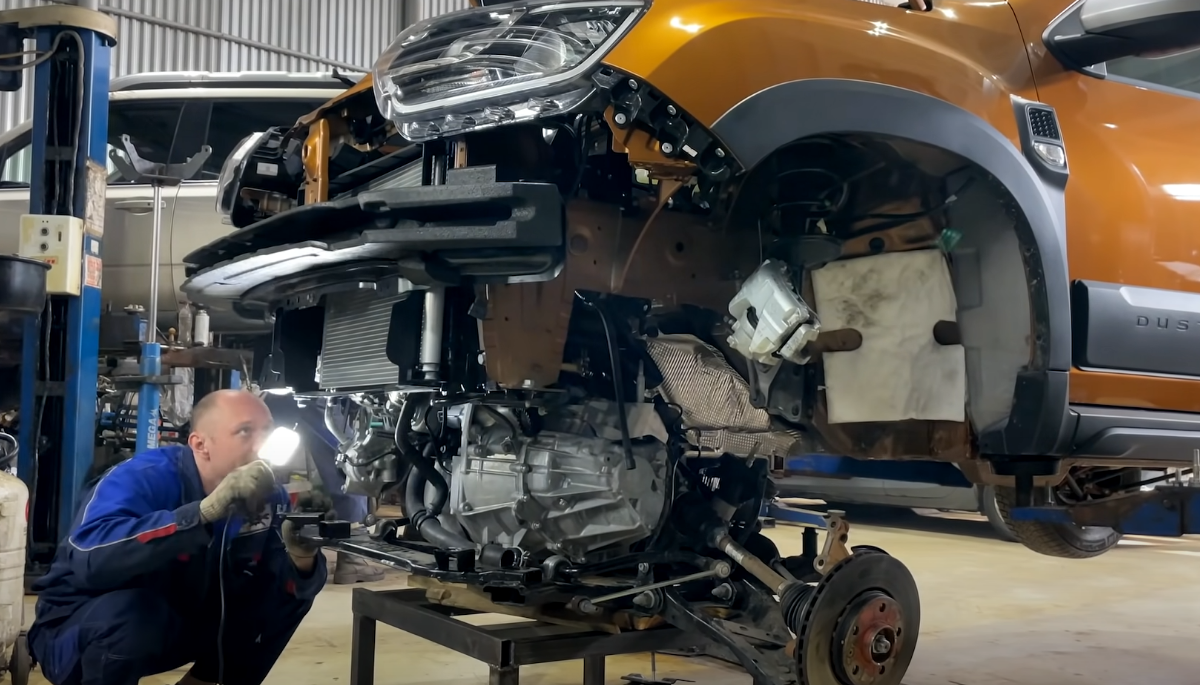 Renault Duster 2021 gần như mới được tháo rời