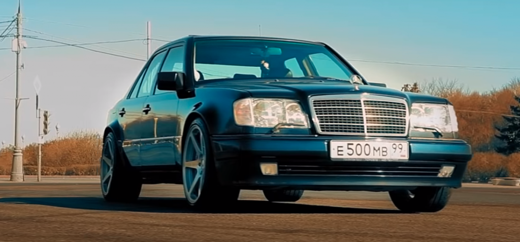 W124 драйв. Mercedes Benz w124 e500. Mercedes w124 e500 волчок. Мерседес Бенц 124 волчок. Мерседес волчок 124 е500.