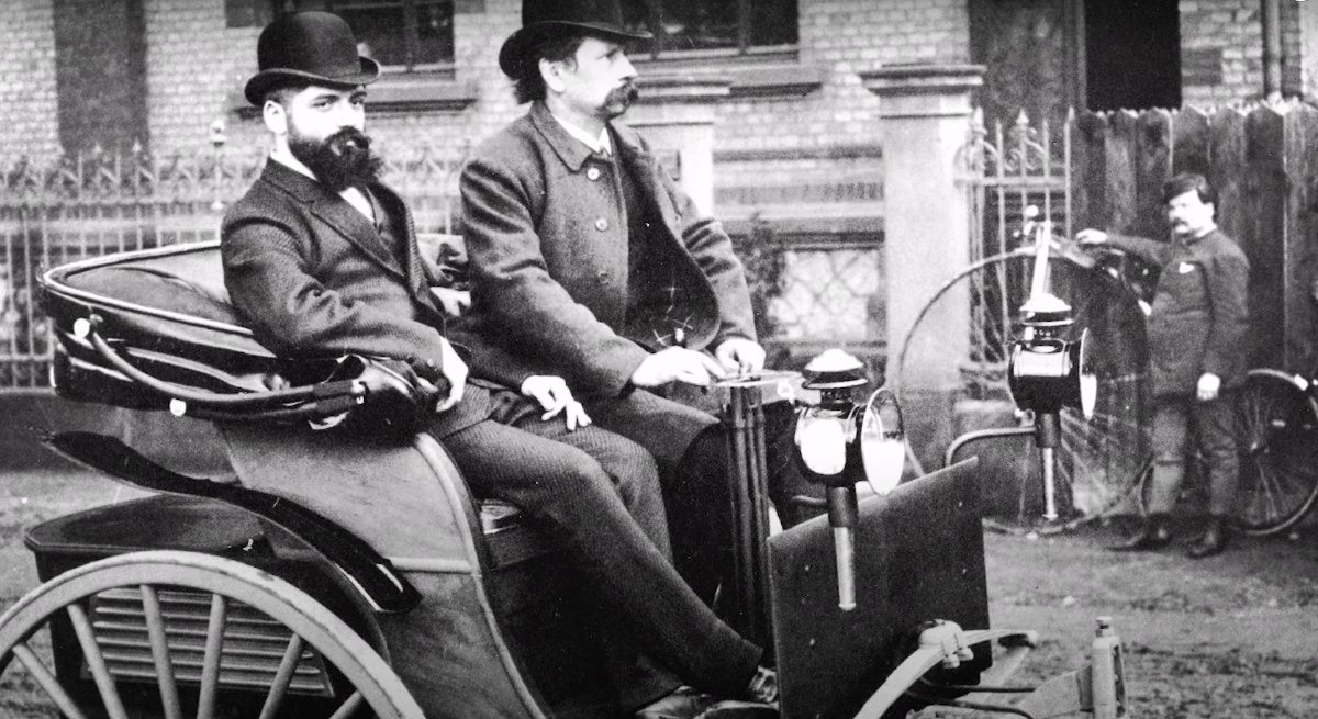 Первые автомобили на бензиновых моторах