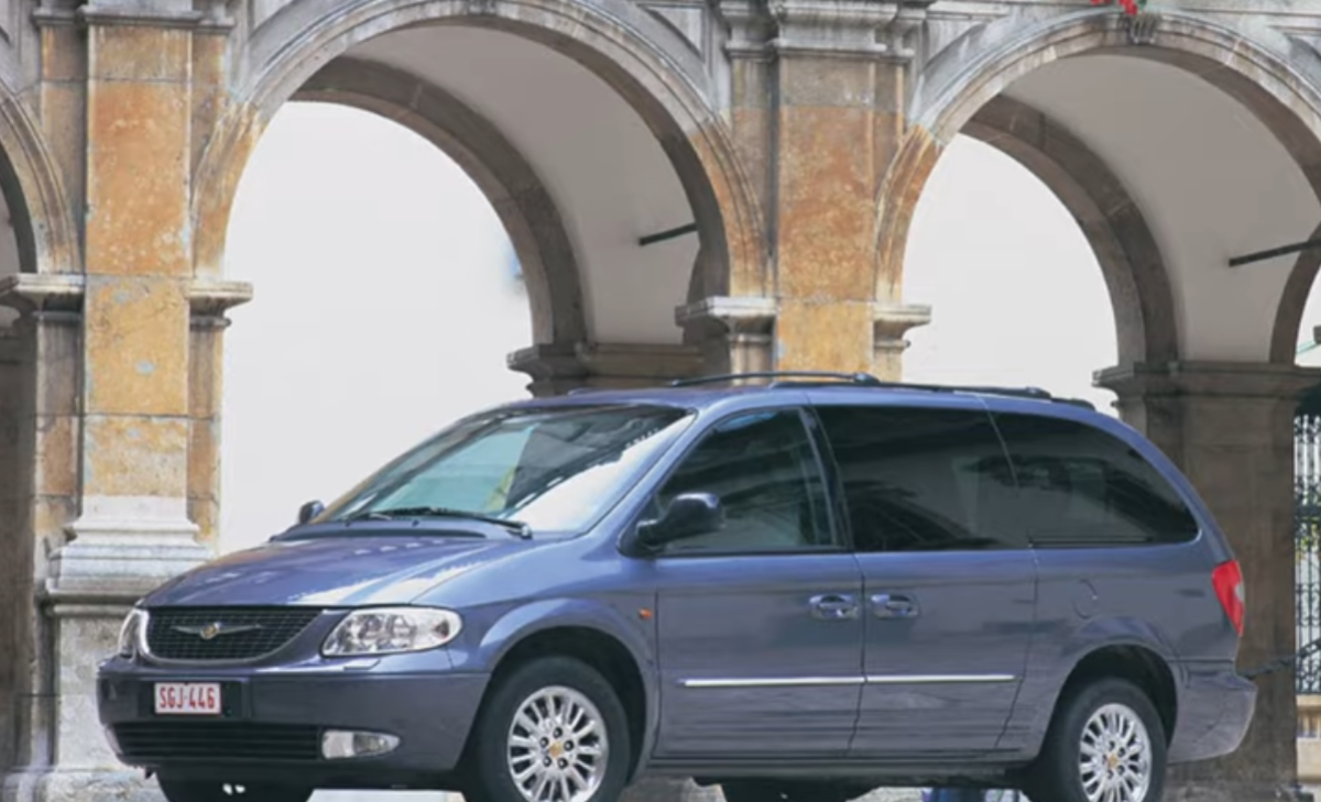 Chrysler Voyager IV - những tính năng ưu việt của một chiếc minivan cỡ lớn đến từ Mỹ