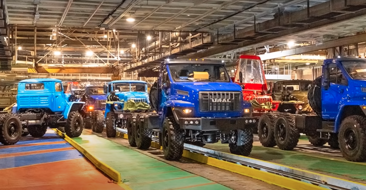 Ý kiến ​​của các tài xế về doanh số bán xe tải Urals và Shacman Trung Quốc tại Liên bang Nga tăng mạnh