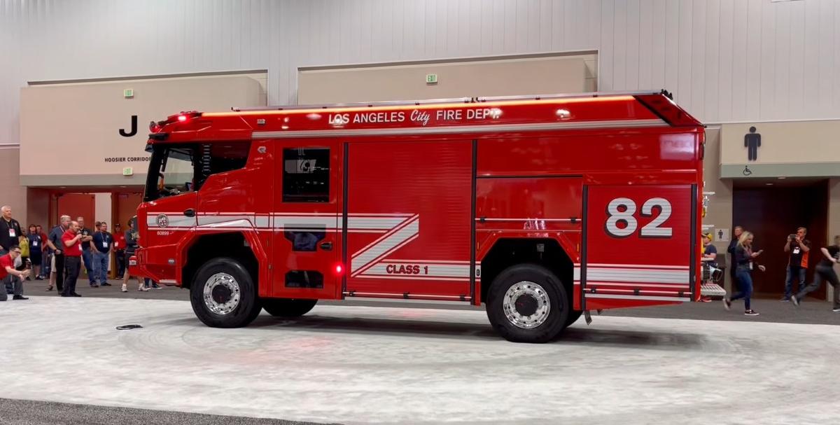 В США начнет работать первая в мире электрическая пожарная машина