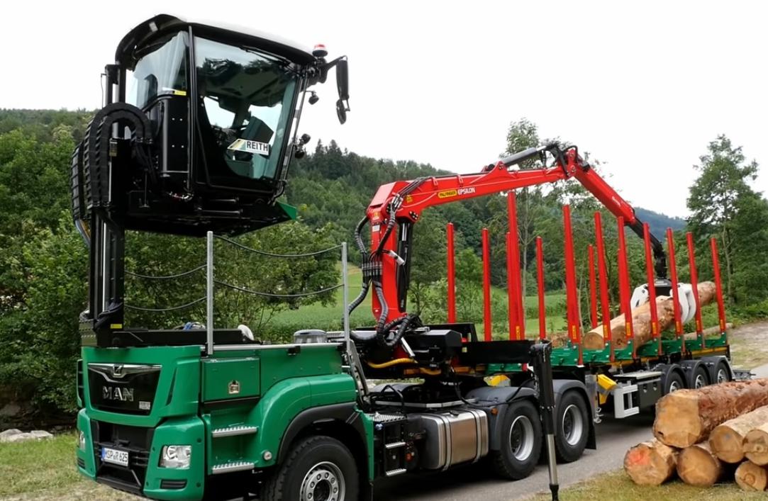 Симбиоз трактора и грузовика – уникальная спецтехника с широким функционалом