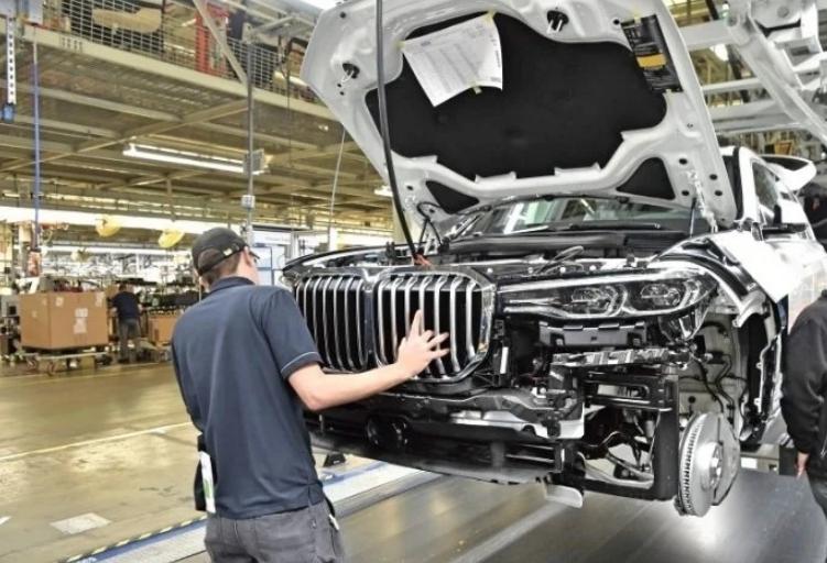 Các nhà máy BMW của Đức ngừng hoạt động khi nguồn cung cấp khí đốt từ Nga bị cắt