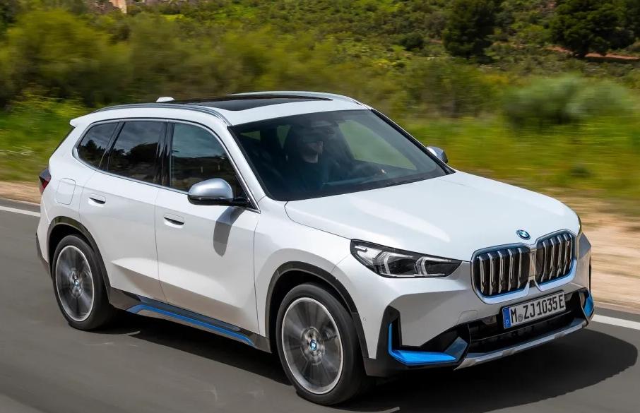 BMW iX1 – новый электромобиль начального уровня в линейке производителя