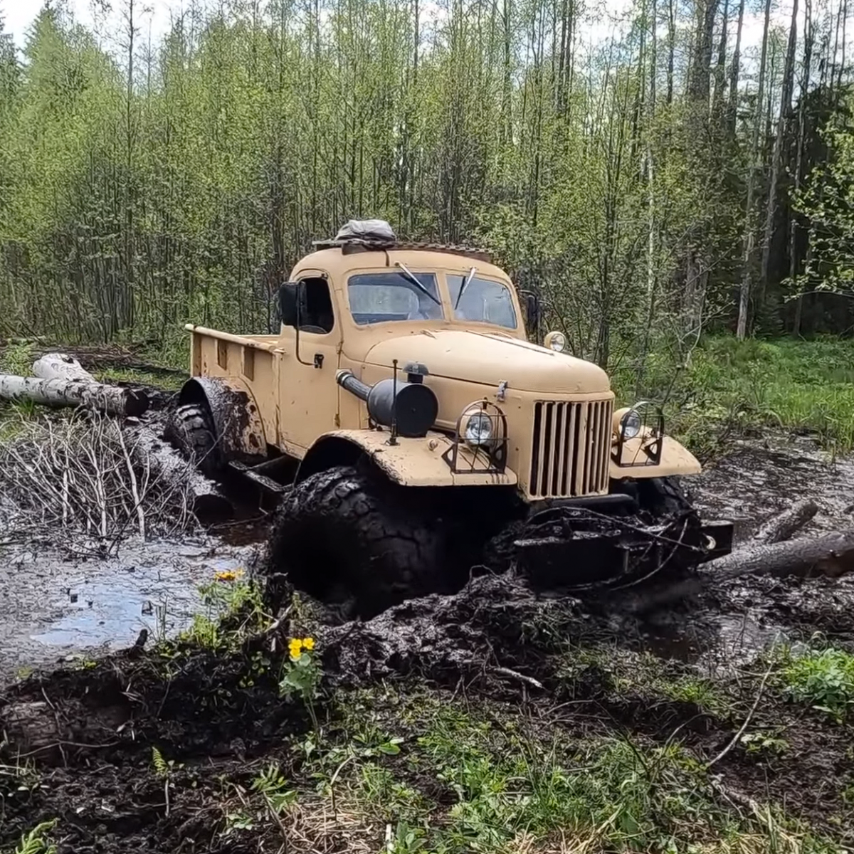 ZIL-157 and GAZ-66: back to battle!