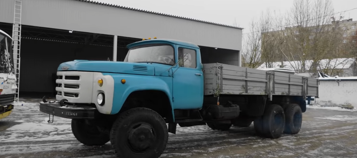 ЗИЛ-133 – мощный трехосный грузовик из СССР