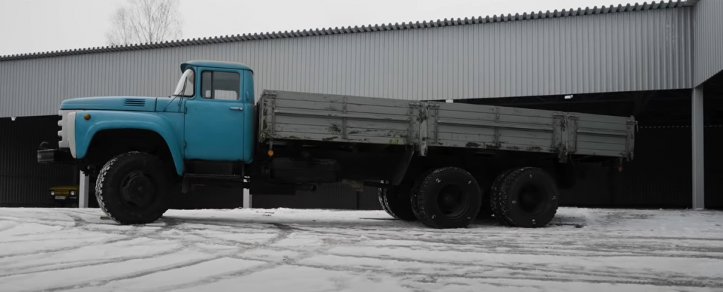 ЗИЛ-133 – мощный трехосный грузовик из СССР