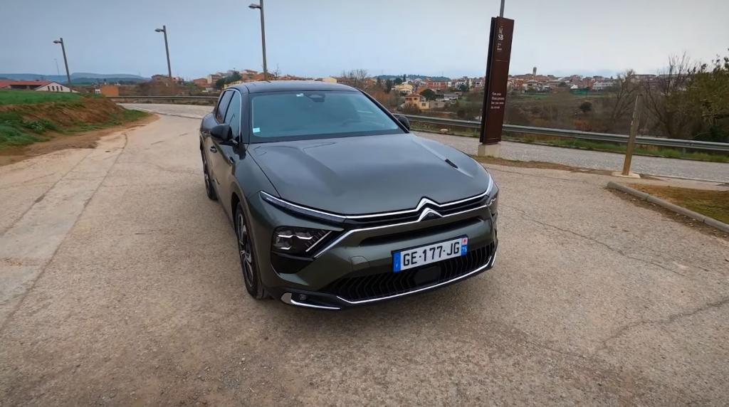 Citroën C5 X PHEV – крупный и экономный хетчбэк