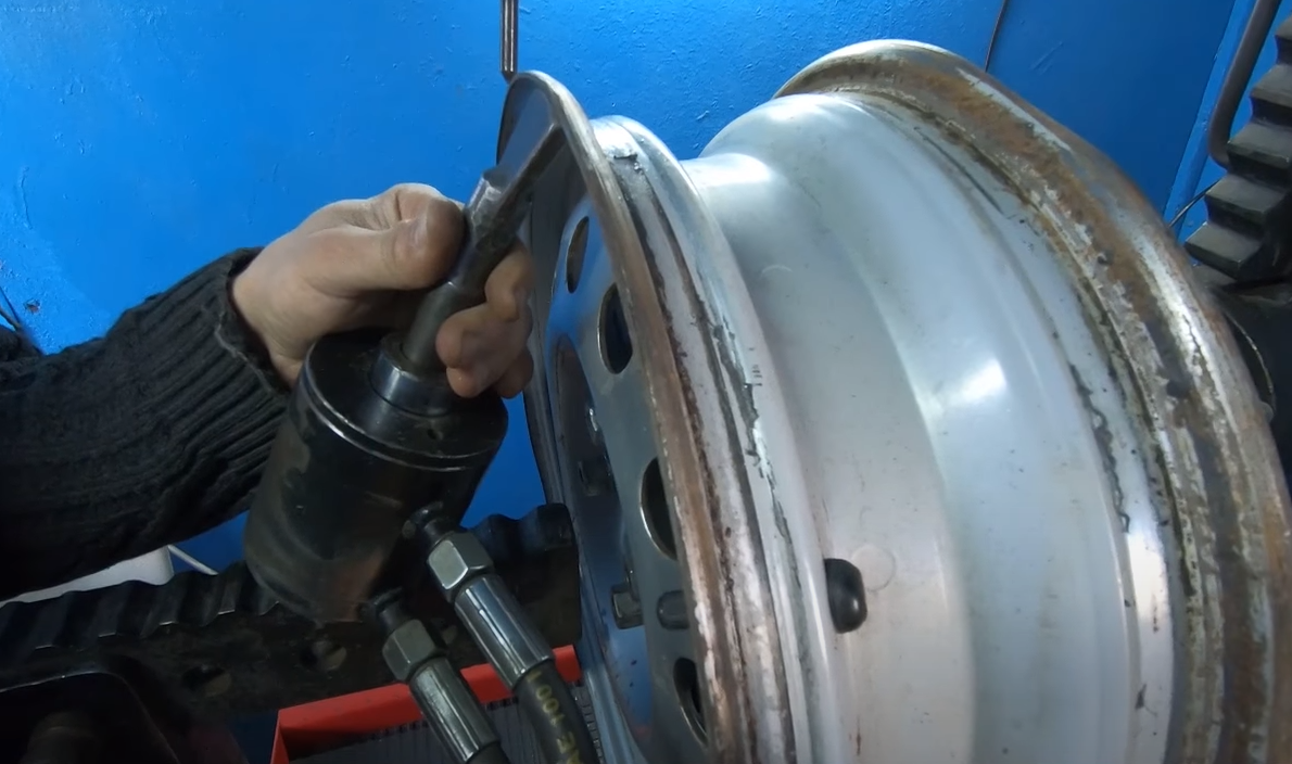 Реставрация колесных дисков – стоит ли делать своими руками?