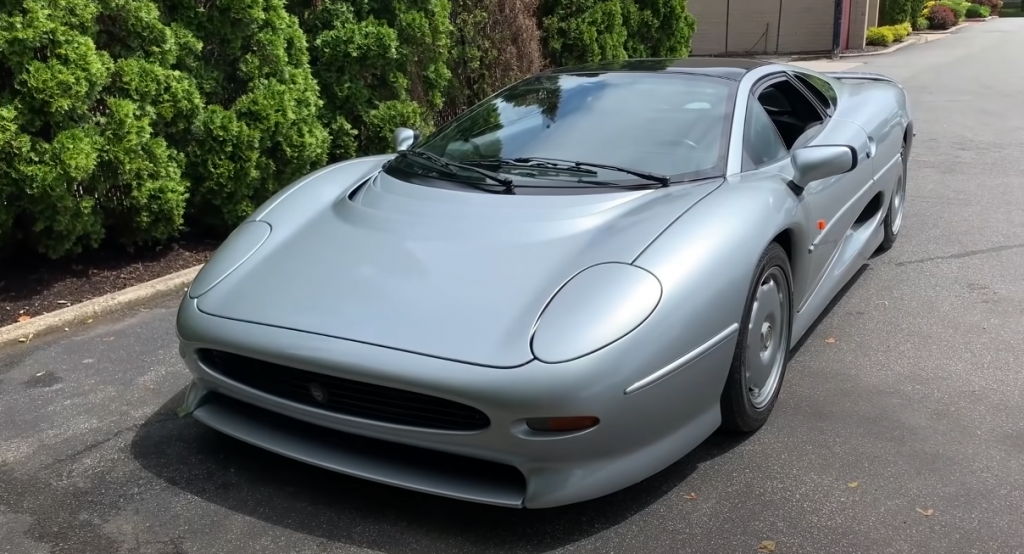 Ягуар xj220