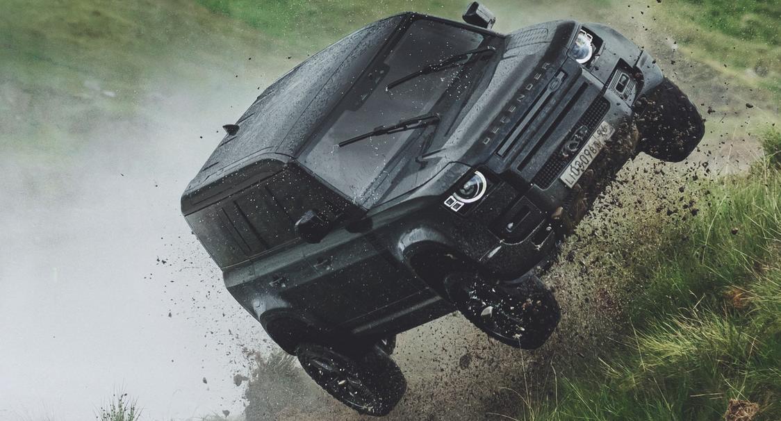Land Rover Defender Бонда обретет нового владельца
