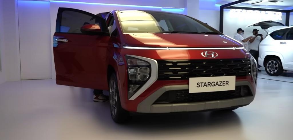 Hyundai Stargazer – футуристичный компактвэн по цене Largus