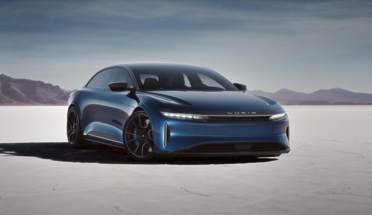 New Lucid Air Sapphire - three motors, 882 kW and up to a hundred in less than 2 seconds