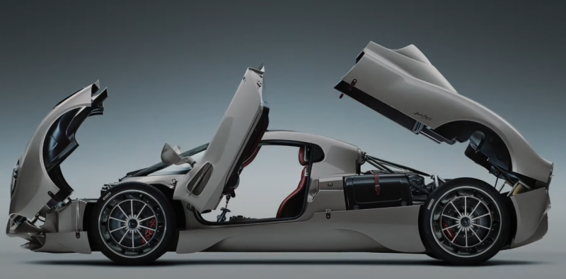 Pagani представила суперкар Utopia с мощным V12 и механической коробкой передач