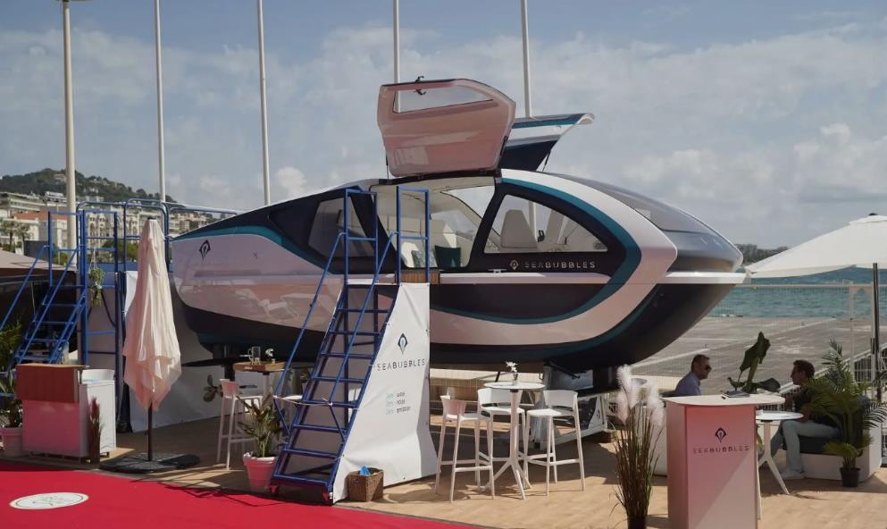 Водородный катер на подводных крыльях SeaBubble дебютировал на яхт-шоу в Каннах