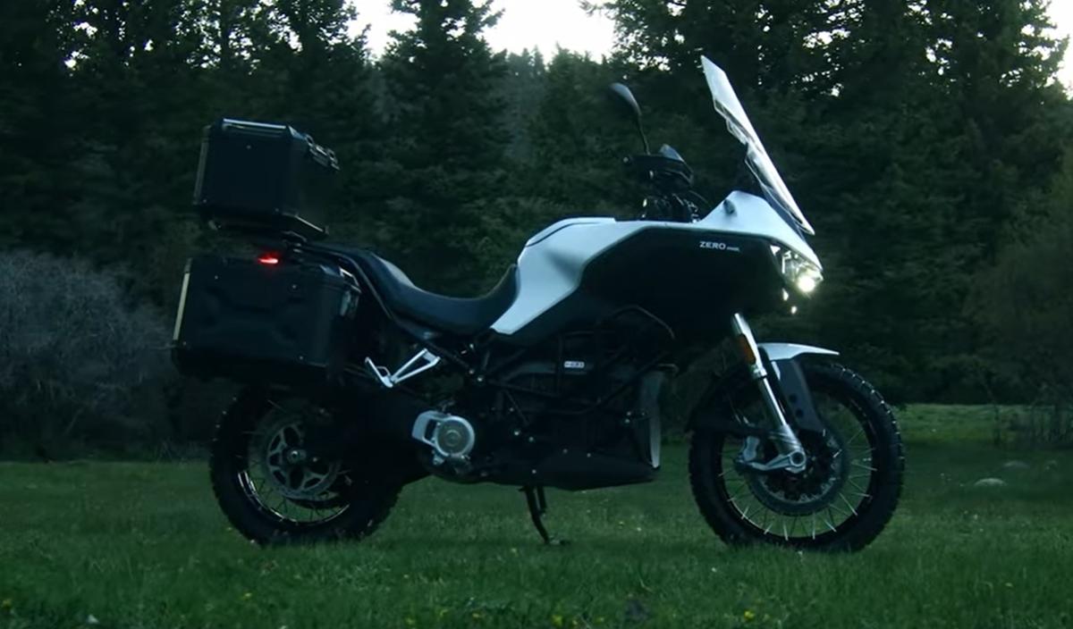 Первую модель электрического мотоцикла для путешествий Zero DSR/X представили публике
