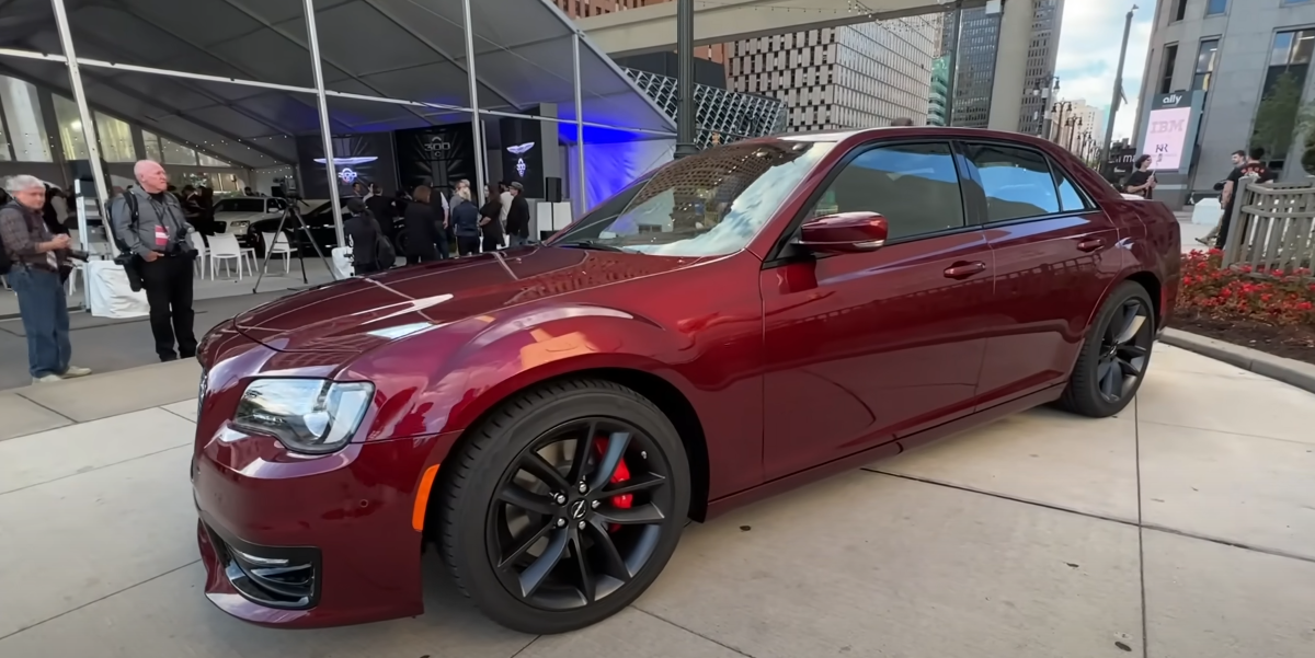 Chrysler прощается с моделью 300С выпуском лимитированной серии