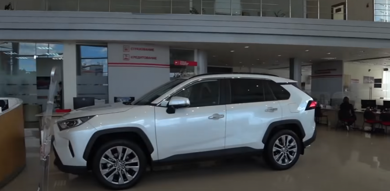 Toyota разобрала автомобили в России на запчасти – их отправили дилерам