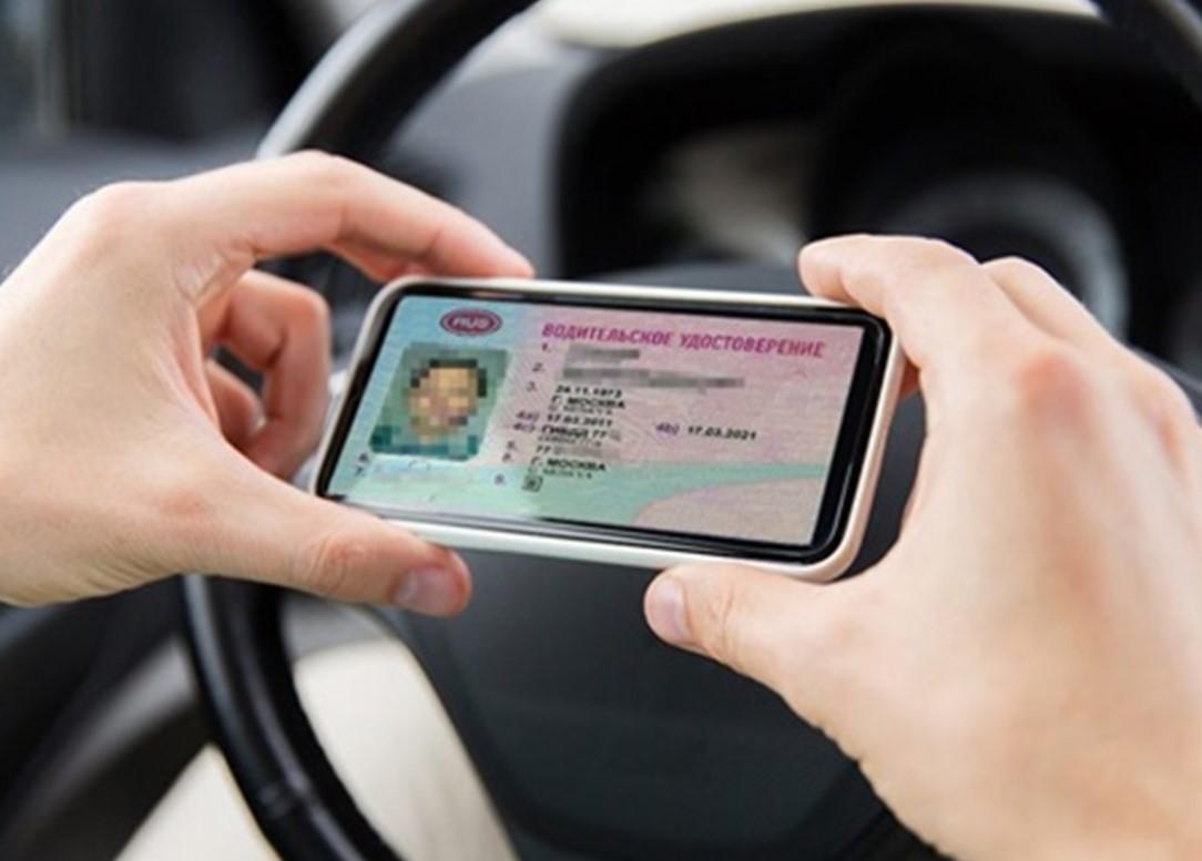 С 1 октября начнут действовать электронные водительские удостоверения – что изменится для автовладельцев