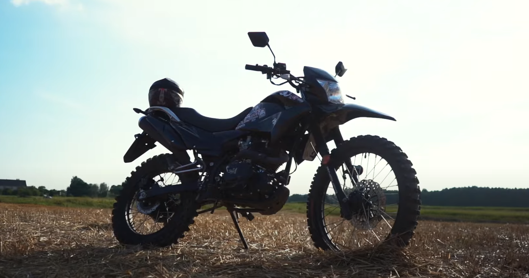 ZiD 250 - Rus montajının ucuz bir Çin motosikleti de neşe veriyor