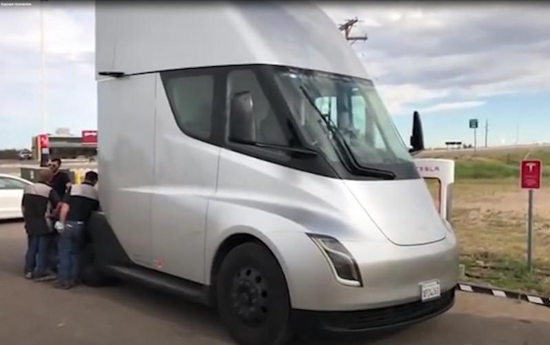 Уже в декабре Pepsi будут доставлять электротраками TESLA Semi