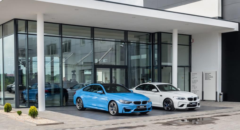 BMW откажется от дилерских автосалонов к 2024 году