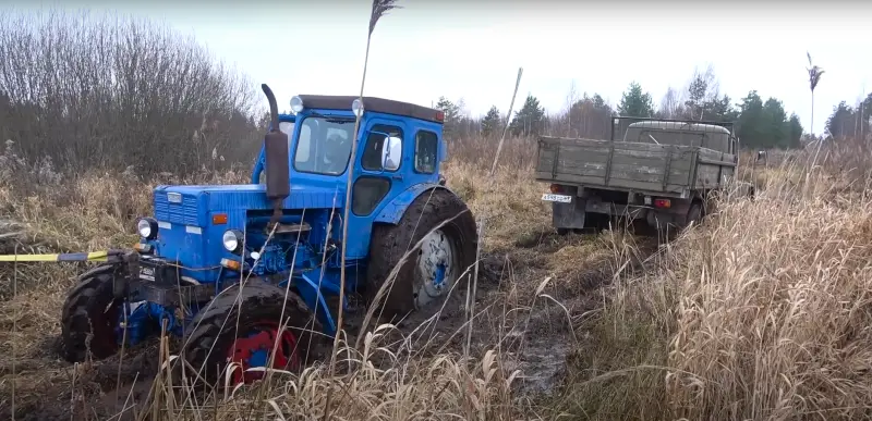 ЗИЛ-131 против советского трактора Т40 – кто лучше покажет себя на бездорожье