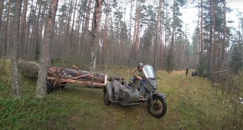 Мотоциклы «Урал» и «Днепр» в качестве трелевочных тракторов и лесовозов