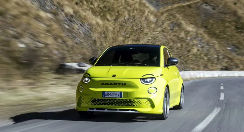 Abarth 500e – яркий электрокар с уникальным звуком