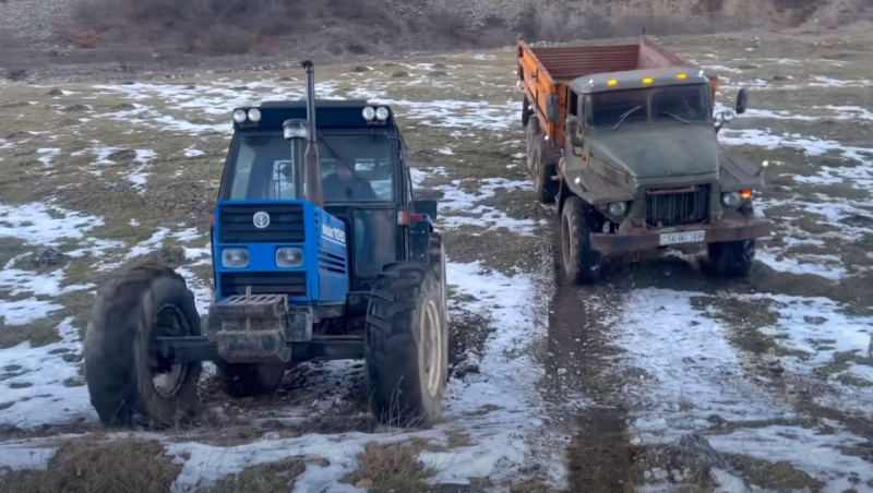 Грузовик Урал-4320 против зарубежного трактора – кто чемпион?