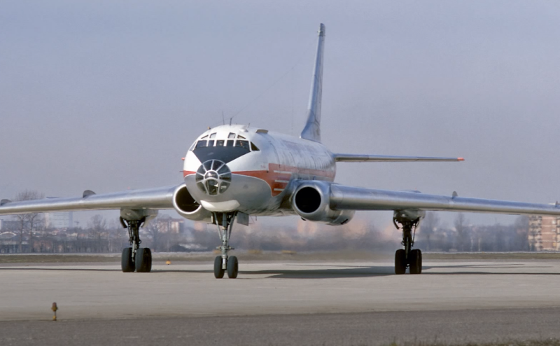 Ту-104 – первый пассажирский реактивный авиалайнер в истории СССР
