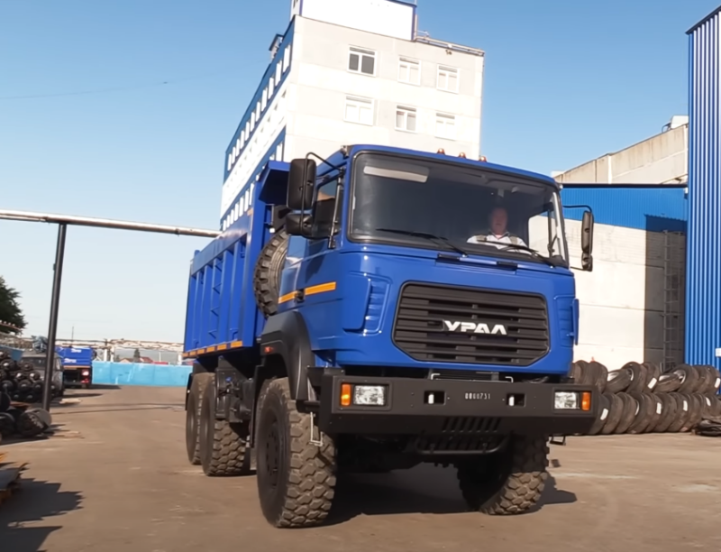 Урал-6370 – этот грузовик был создан для конкуренции с КАМАЗ