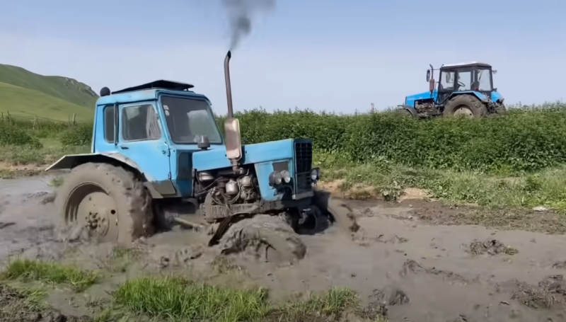 Советские тракторы, Урал-4320 и другая техника штурмуют бездорожье