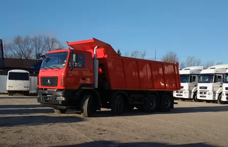 MAZ-6516 - Belarus fabrikasının menzilindeki ilk dört dingilli damperli kamyon