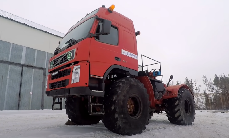 Огромный советский трактор «Кировец» можно совместить с тягачом Volvo