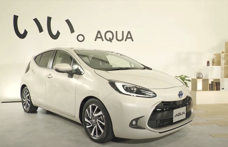 Гибридную Toyota Aqua уже можно купить в России