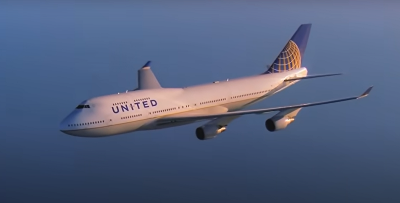 Конец эпохи Boeing-747 ознаменовался короной в небе