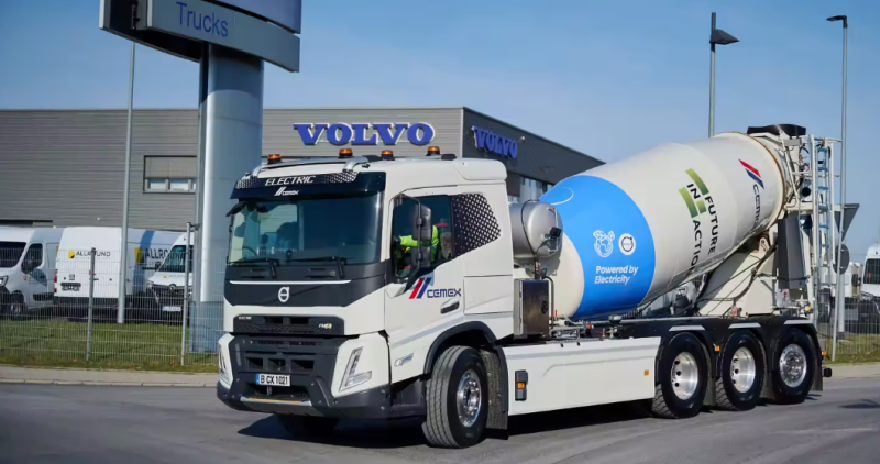 Volvo Trucks поставила заказчику свой первый большегрузный электрический автобетоносмеситель