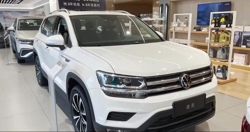 Частный автодилер привез в страну Volkswagen Tharu