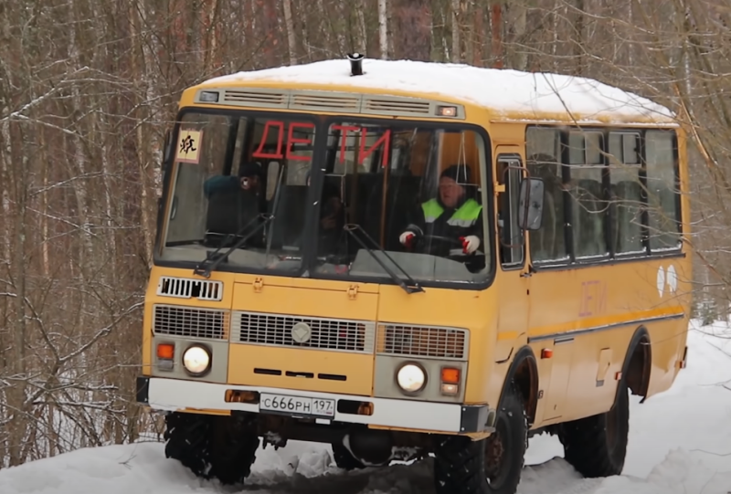 Автобусы ПАЗ обновились – теперь фары и двигатели у них будут как в СССР