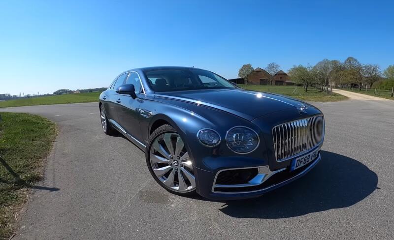 Статусный и комфортный Bentley Flying Spur W12