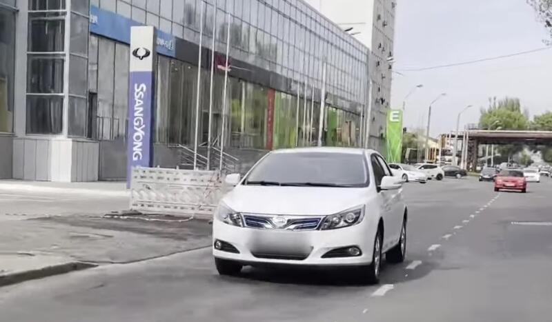 Бюджетный электроседан для такси — BYD e5 появился в России