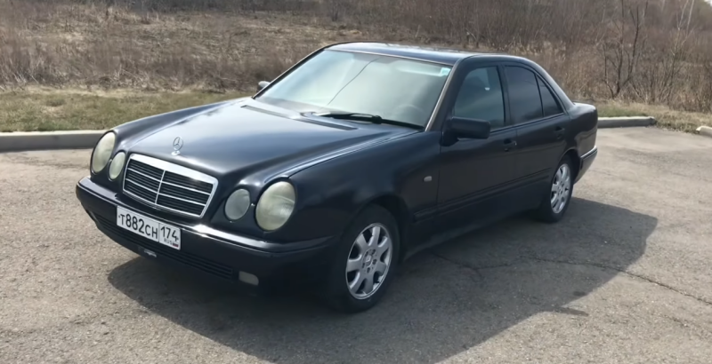 Mercedes E-Class W210 - the old business class and its problems