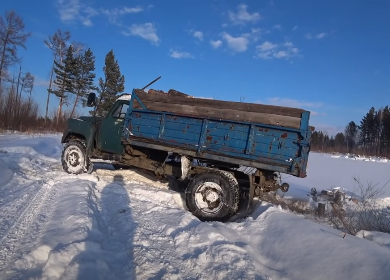 ГАЗ-53 тоже может быть «проходимцем» или суровая жизнь в глубинке