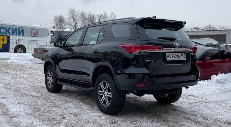 В России снова появились Toyota Fortuner — привезли новое поколение