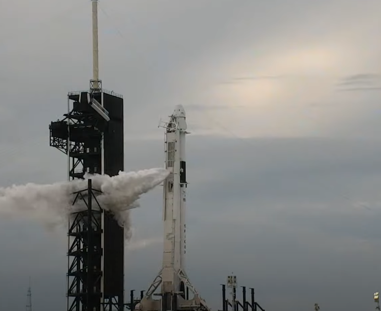 Ракета SpaceX с туристами стыкуется с космической станцией