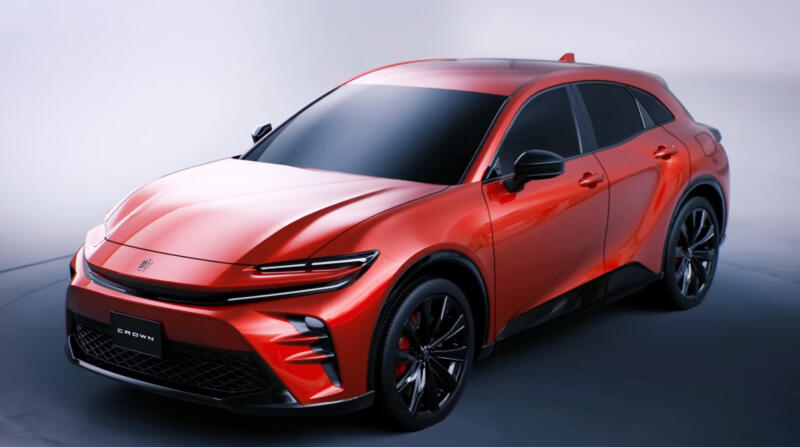 Toyota Crown Sport: дебют легенды в формате SUV