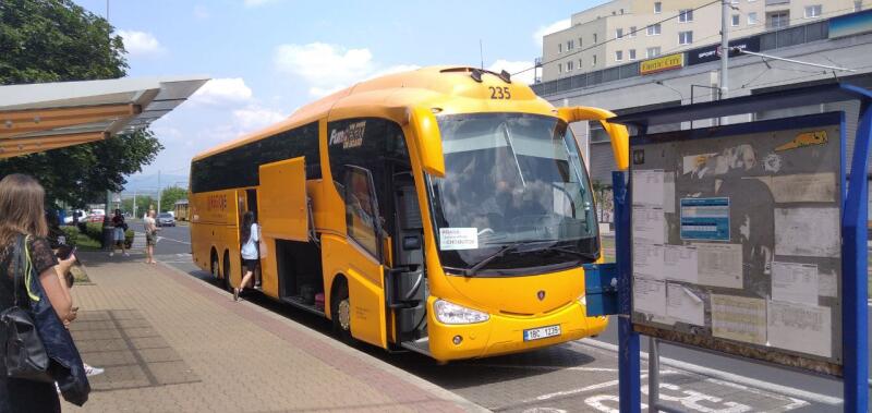Трехосный шведско-испанский автобус Scania Irizar PB