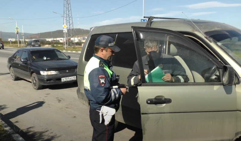 За шины не по сезону в России будут штрафовать круглый год – мнения водителей